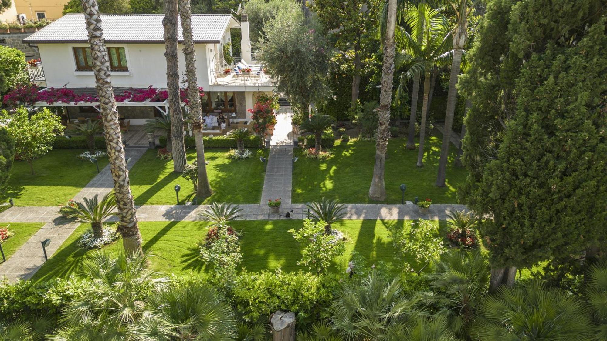 Sorrentovibes - Villa In Sorrento Center With Gardens And Outdoor Space Exterior photo