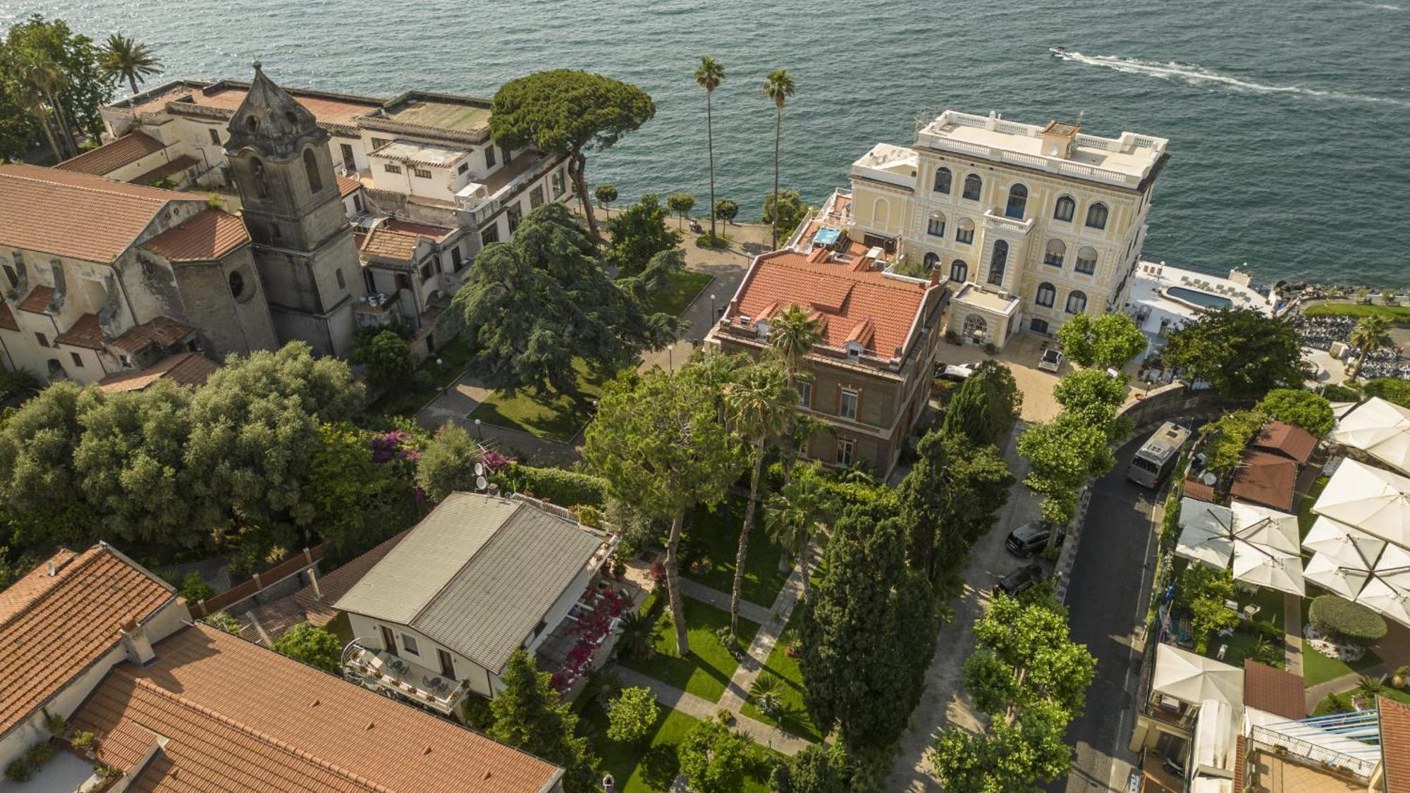 Sorrentovibes - Villa In Sorrento Center With Gardens And Outdoor Space Exterior photo