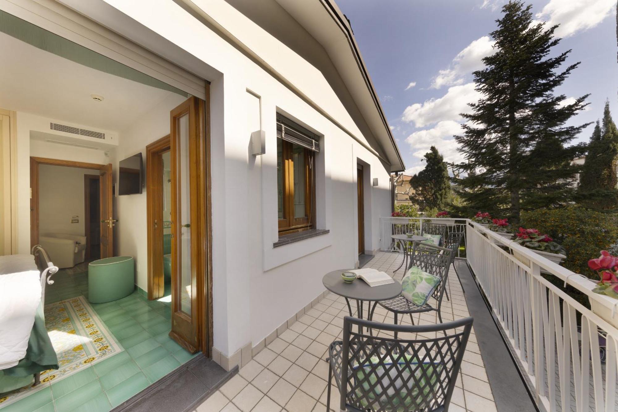 Sorrentovibes - Villa In Sorrento Center With Gardens And Outdoor Space Exterior photo