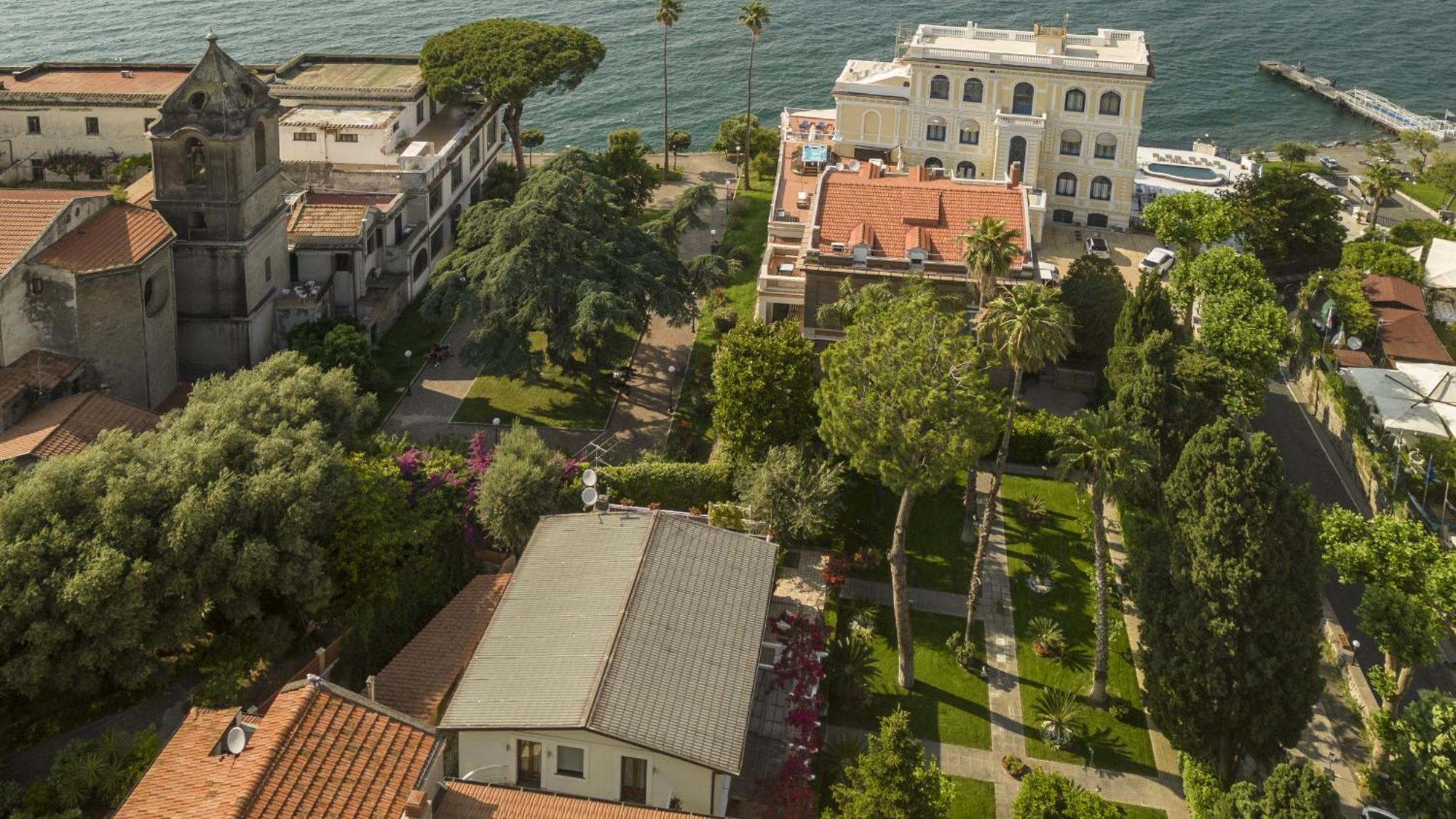 Sorrentovibes - Villa In Sorrento Center With Gardens And Outdoor Space Exterior photo