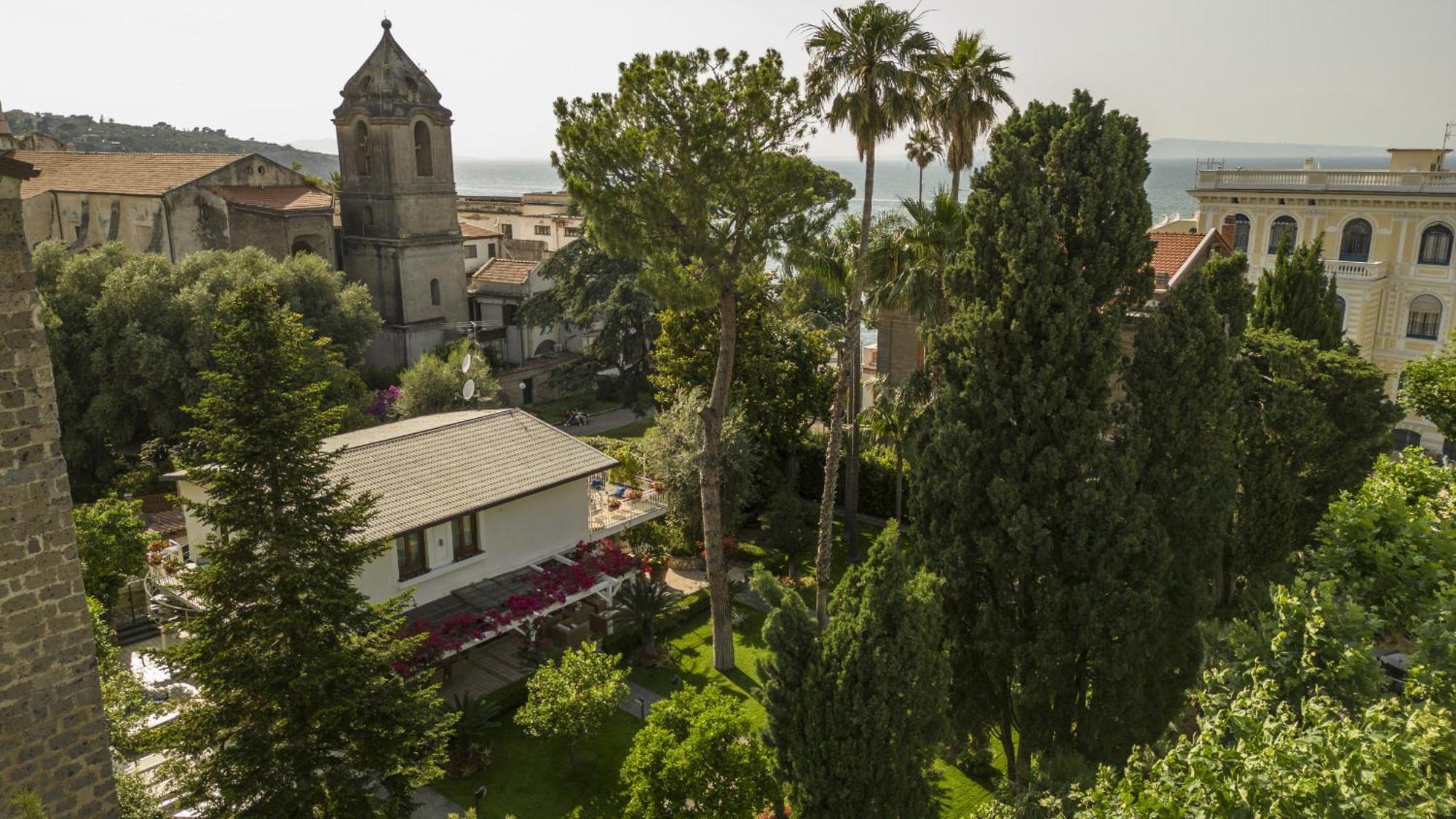 Sorrentovibes - Villa In Sorrento Center With Gardens And Outdoor Space Exterior photo