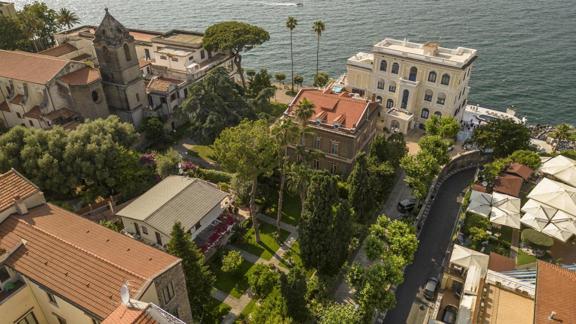 Sorrentovibes - Villa In Sorrento Center With Gardens And Outdoor Space Exterior photo