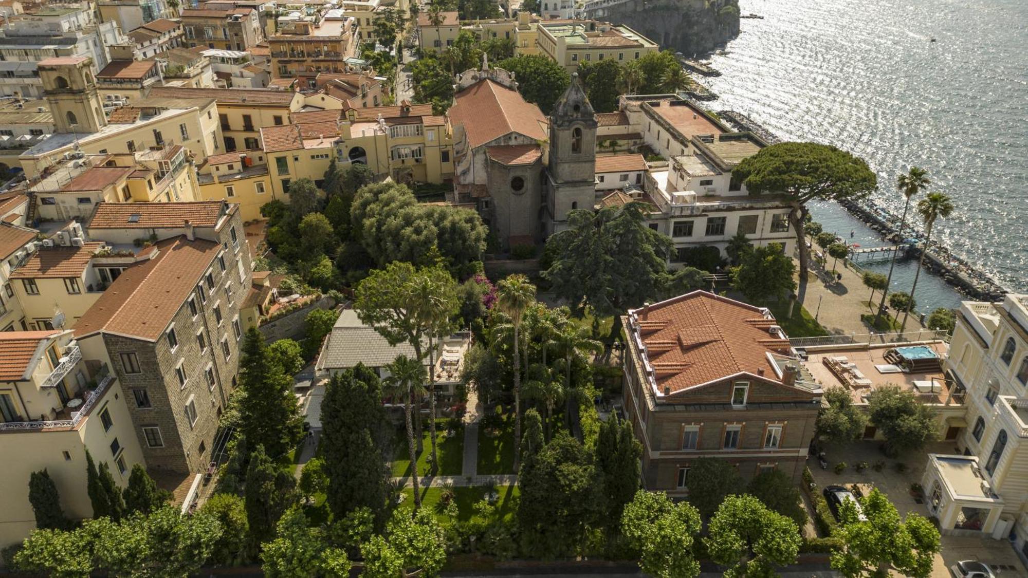 Sorrentovibes - Villa In Sorrento Center With Gardens And Outdoor Space Exterior photo