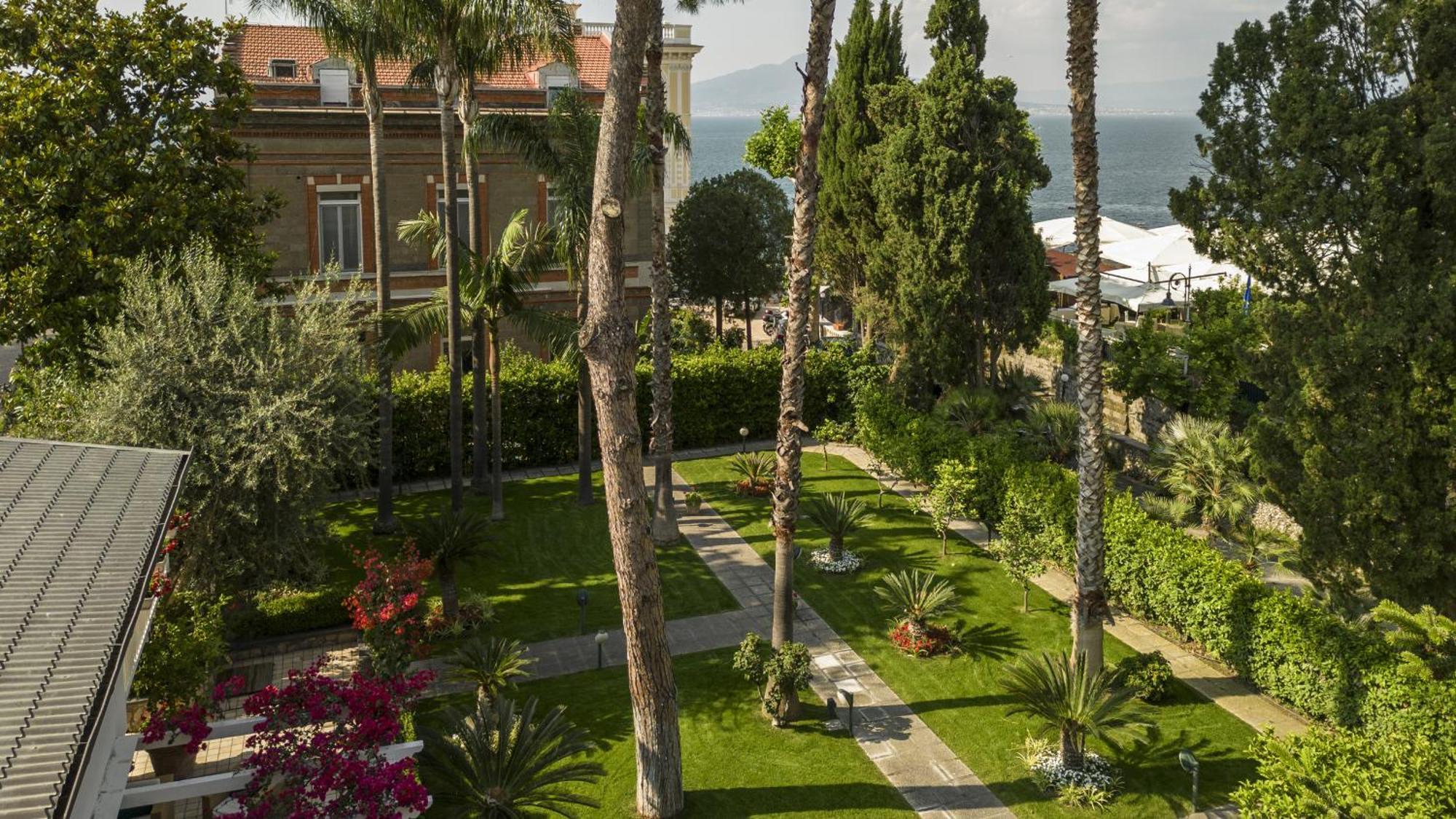 Sorrentovibes - Villa In Sorrento Center With Gardens And Outdoor Space Exterior photo