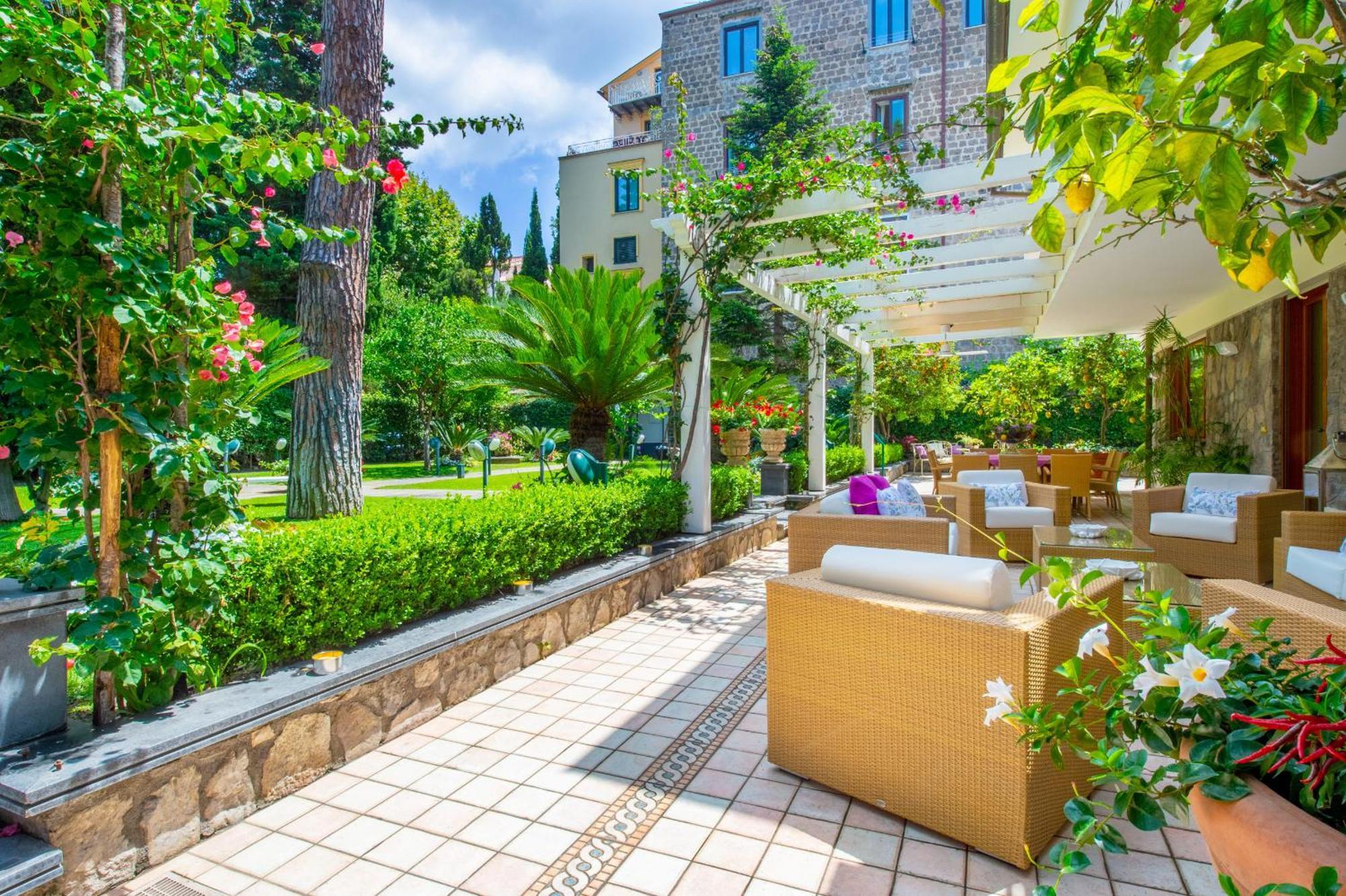 Sorrentovibes - Villa In Sorrento Center With Gardens And Outdoor Space Exterior photo