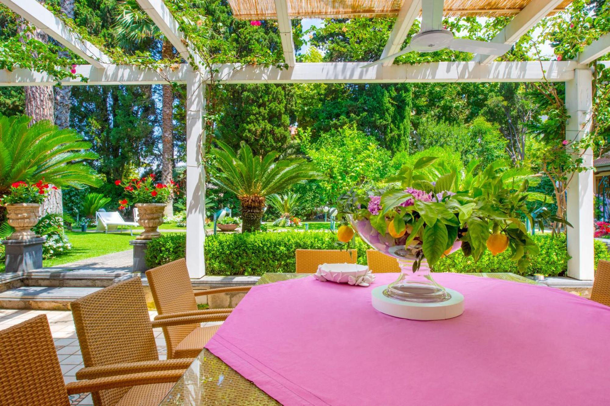 Sorrentovibes - Villa In Sorrento Center With Gardens And Outdoor Space Exterior photo