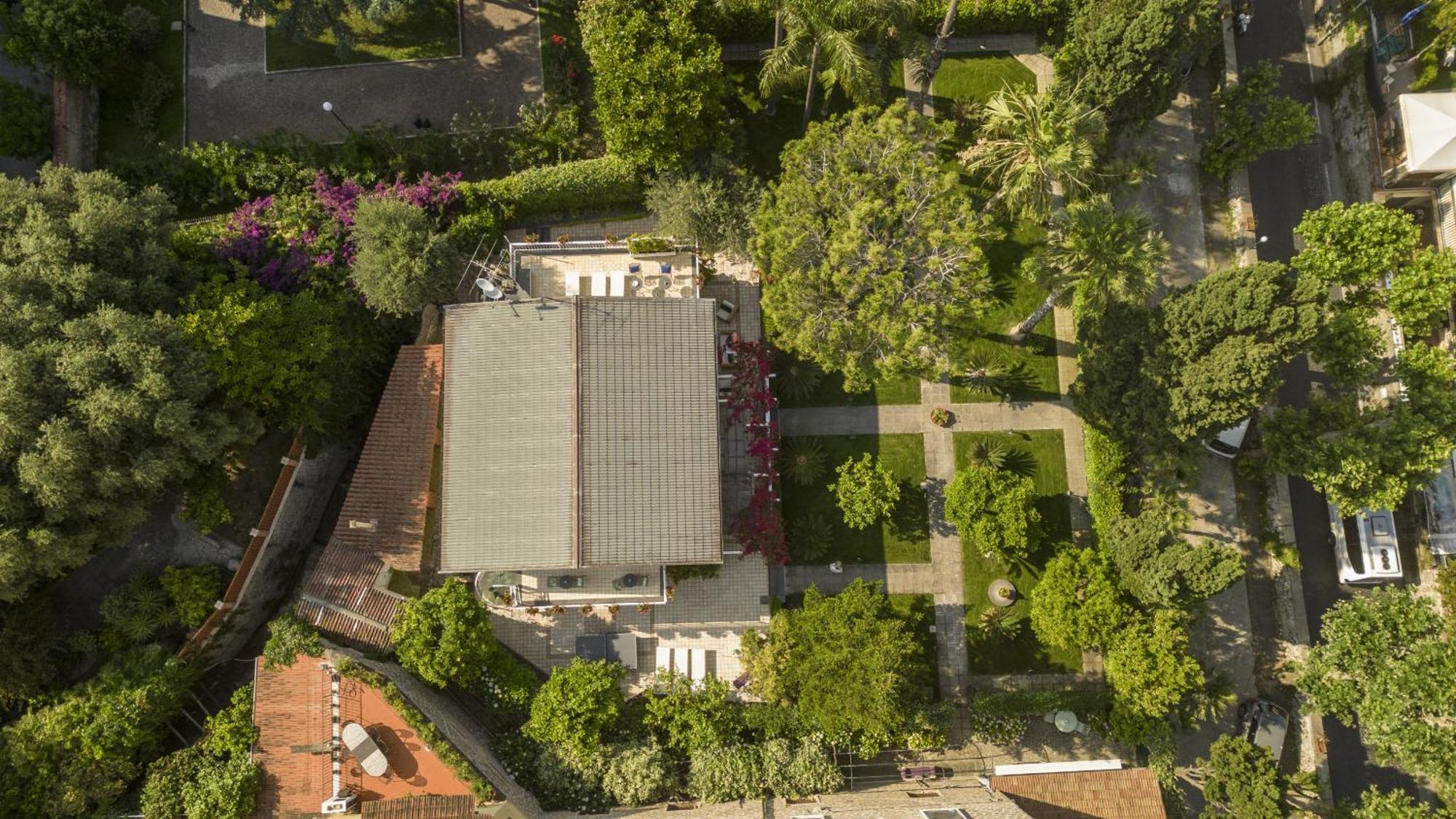 Sorrentovibes - Villa In Sorrento Center With Gardens And Outdoor Space Exterior photo