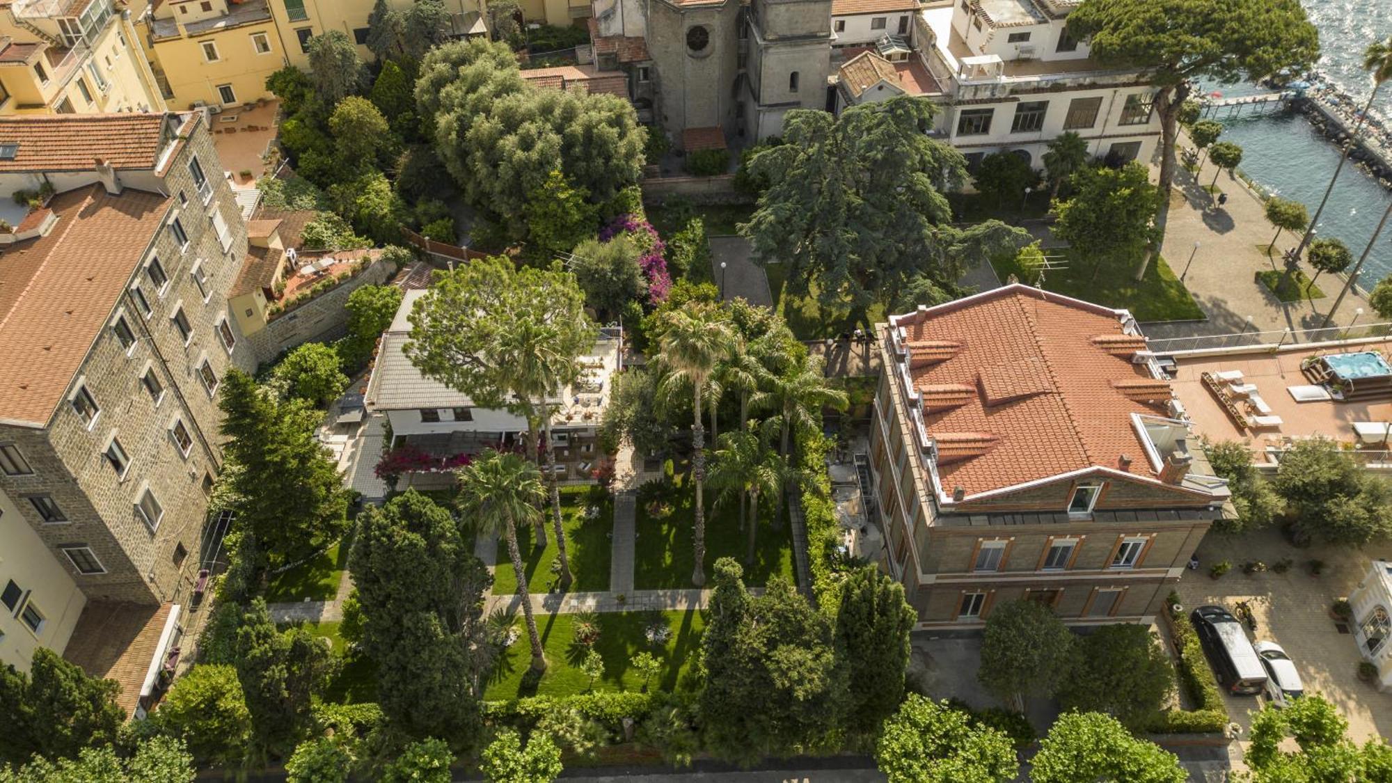 Sorrentovibes - Villa In Sorrento Center With Gardens And Outdoor Space Exterior photo