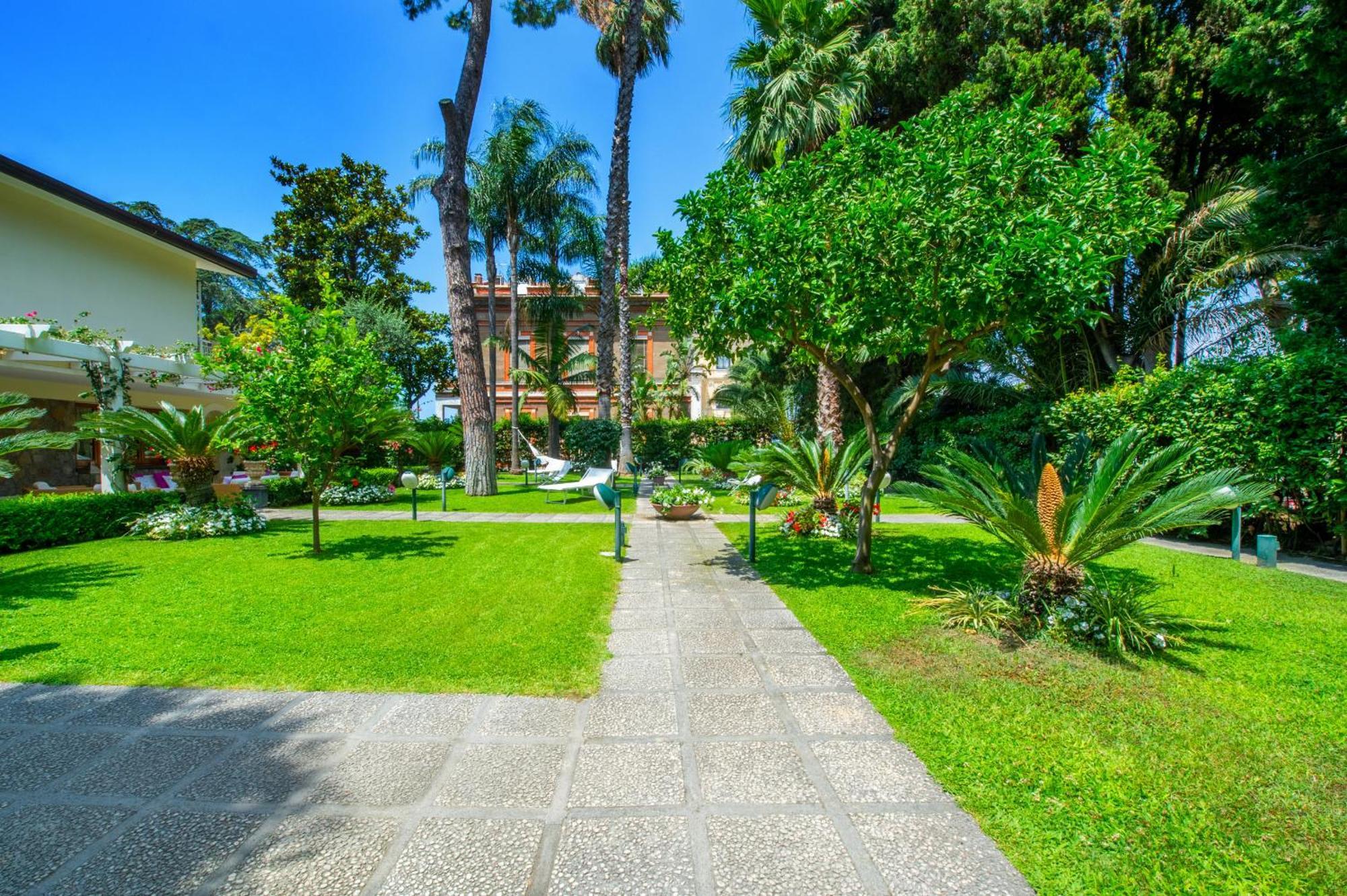 Sorrentovibes - Villa In Sorrento Center With Gardens And Outdoor Space Exterior photo