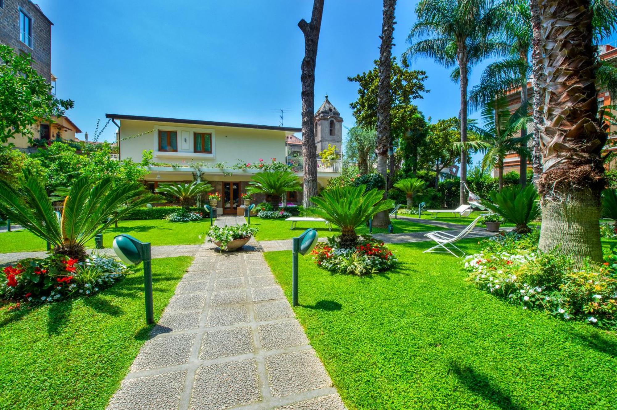 Sorrentovibes - Villa In Sorrento Center With Gardens And Outdoor Space Exterior photo