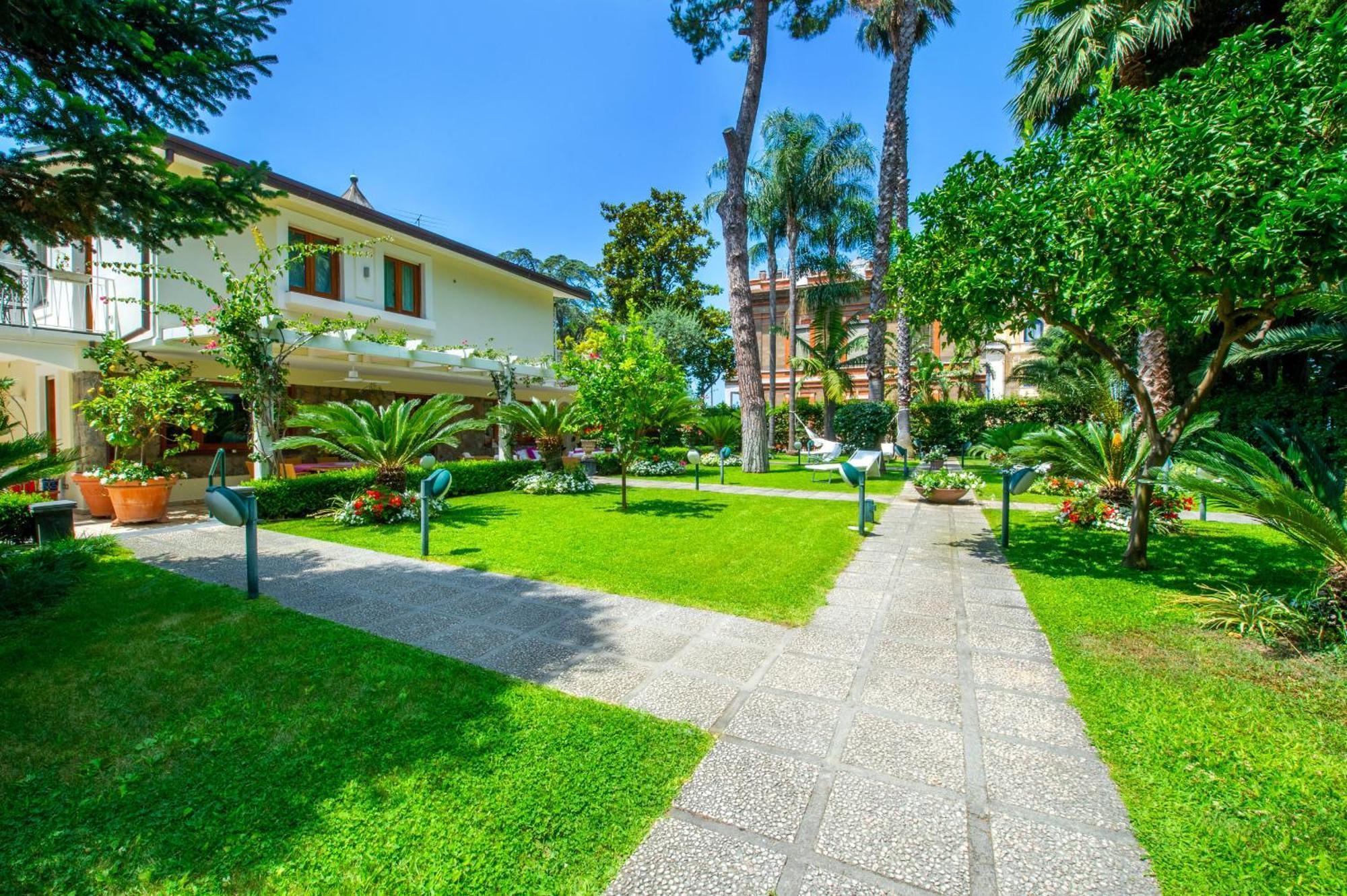 Sorrentovibes - Villa In Sorrento Center With Gardens And Outdoor Space Exterior photo